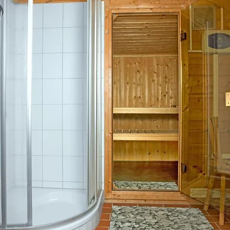 Reetdachhaus Hus Achtern * Poel